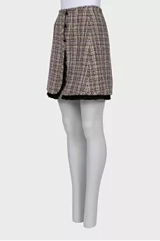 Buttoned skirt with trim