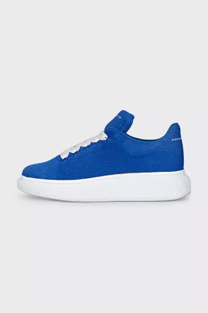 Men's sneakers with contrast lacing