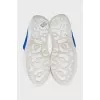 Men's sneakers with contrast lacing