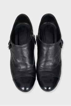 Ankle boots decorated with leather straps
