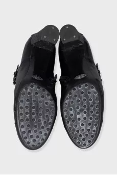 Ankle boots decorated with leather straps