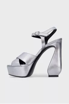Leather sandals with figured heels