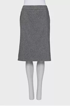 Straight cut skirt with pleats at the back