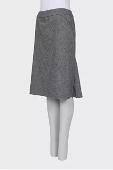 Straight cut skirt with pleats at the back