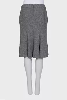 Straight cut skirt with pleats at the back