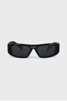 Sunglasses with logo on the bridge of the nose