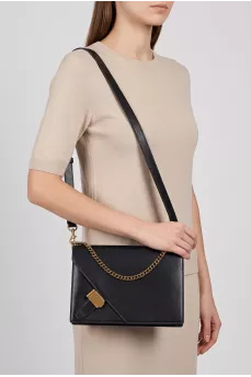 Smooth leather bag with gold clasp