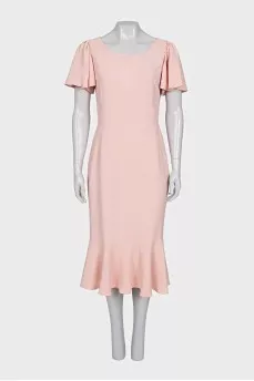 Fitted dress with a flounce at the bottom