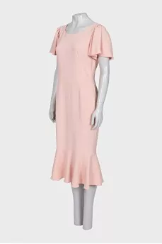 Fitted dress with a flounce at the bottom