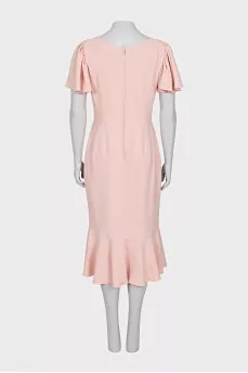 Fitted dress with a flounce at the bottom