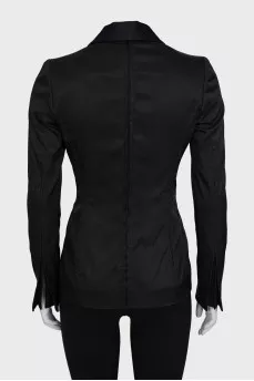 Fitted jacket with one button