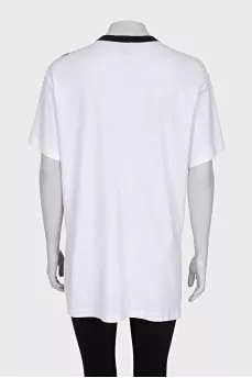T-shirt with embroidered pocket