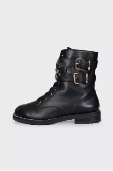 Leather boots with crystals