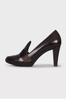 Brown shoes with textile trim