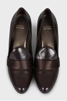 Brown shoes with textile trim