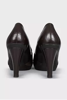 Brown shoes with textile trim