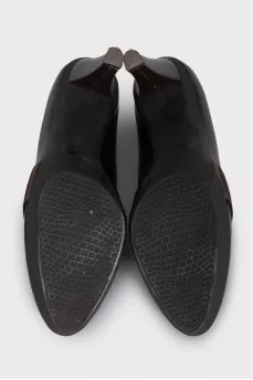 Brown shoes with textile trim