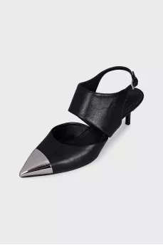 Leather shoes with metal toe