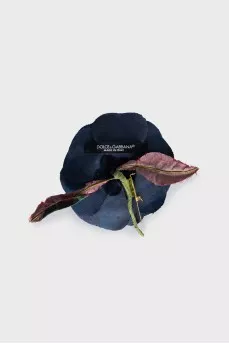Brooch in the form of a flower made of textile
