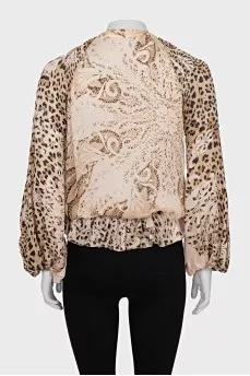 Slim fit blouse in animal print