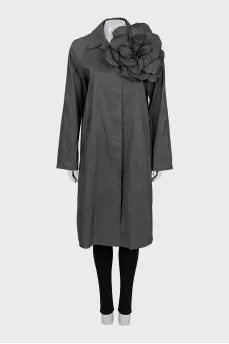 Silk cloak decorated with a flower