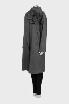Silk cloak decorated with a flower