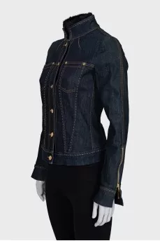 Denim jacket with fur collar