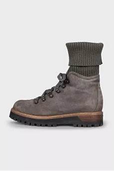 Insulated boots with textile upper