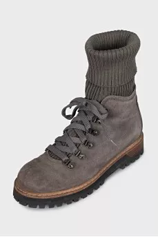 Insulated boots with textile upper