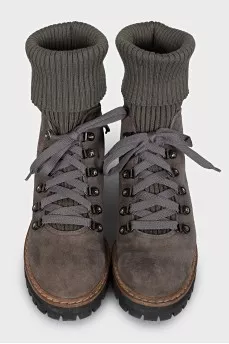 Insulated boots with textile upper