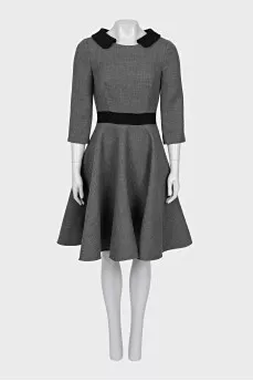 Wool dress with black collar
