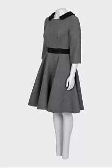 Wool dress with black collar