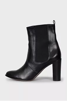 Leather ankle boots with heels without fastening
