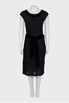 Straight cut dress with velvet trim
