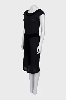 Straight cut dress with velvet trim