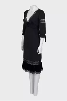 Straight dress with velvet trim and lace
