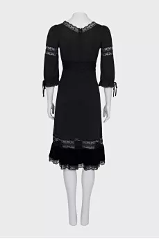 Straight dress with velvet trim and lace