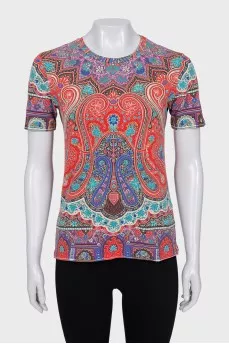 Straight T-shirt with a bright print