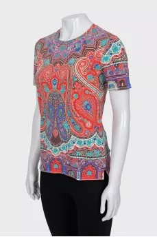 Straight T-shirt with a bright print