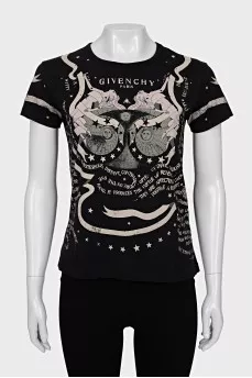 Black straight cut t-shirt with print