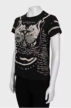 Black straight cut t-shirt with print