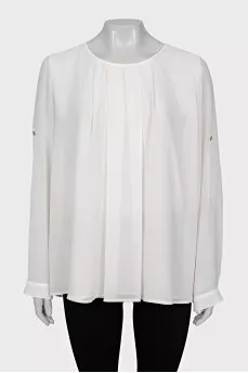 Loose-fitting blouse with a button