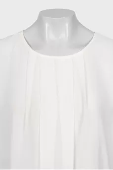 Loose-fitting blouse with a button