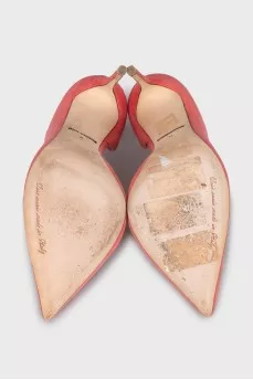 Pink suede heeled shoes