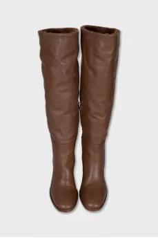 Insulated brown boots