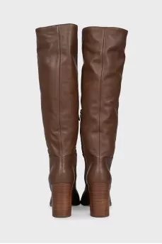 Insulated brown boots