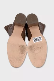 Insulated brown boots