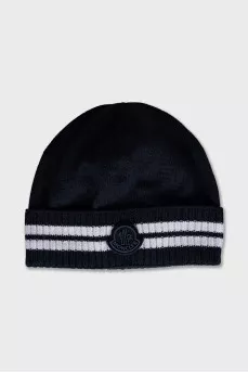 Blue hat with a tag