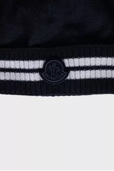 Blue hat with a tag