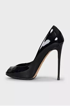 Black patent leather open-toe shoes